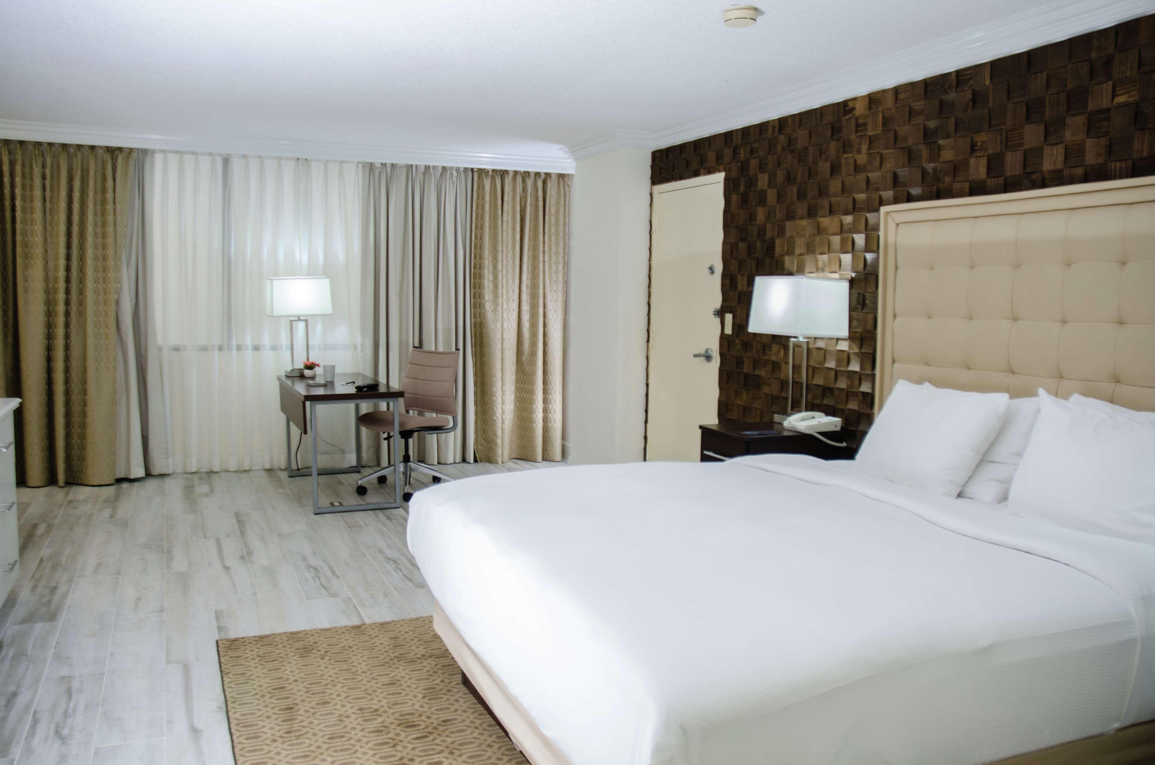 Hilton Palm Beach Pbi Cloud Lake Exterior foto