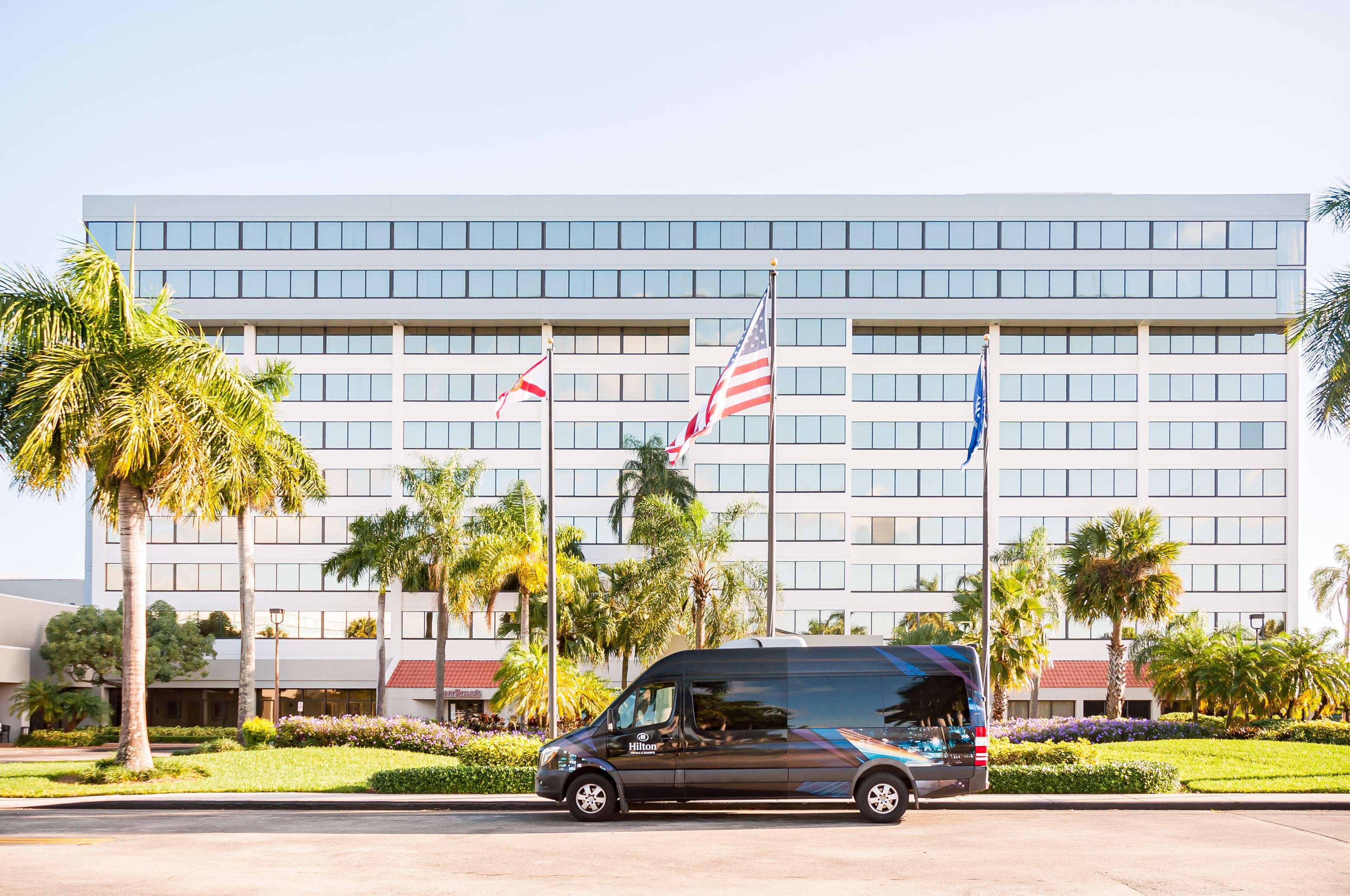 Hilton Palm Beach Pbi Cloud Lake Exterior foto