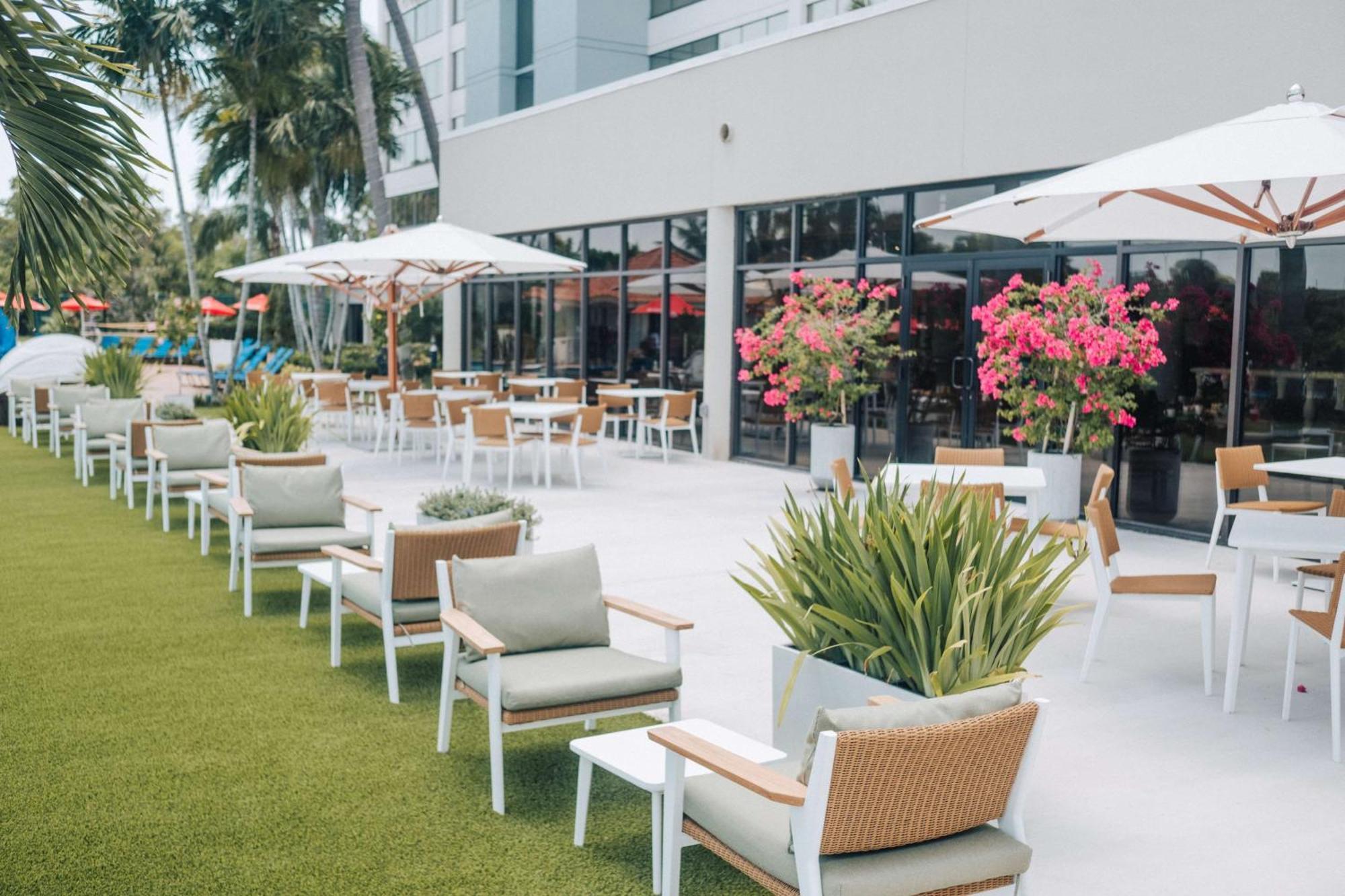 Hilton Palm Beach Pbi Cloud Lake Exterior foto