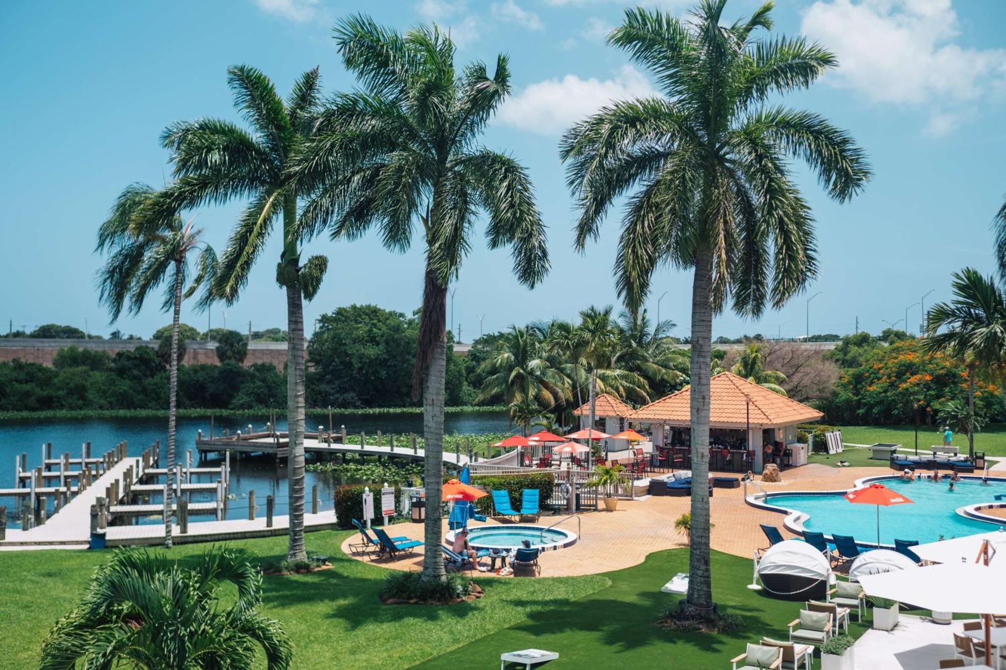 Hilton Palm Beach Pbi Cloud Lake Exterior foto