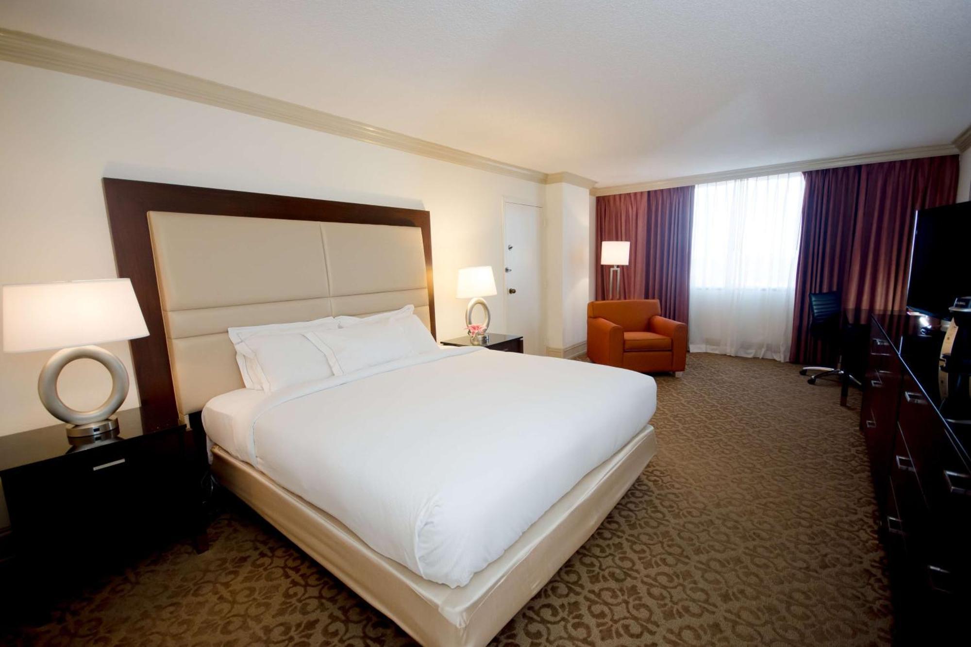 Hilton Palm Beach Pbi Cloud Lake Exterior foto