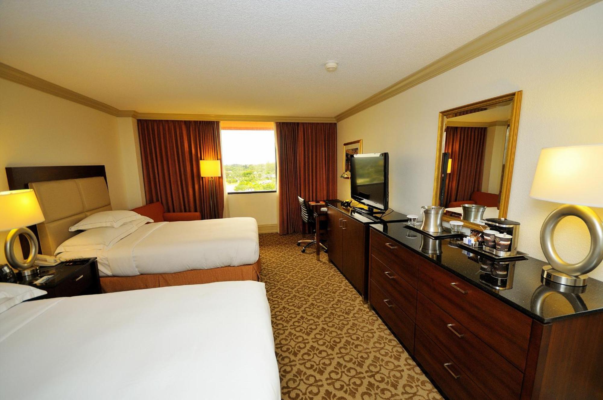 Hilton Palm Beach Pbi Cloud Lake Exterior foto